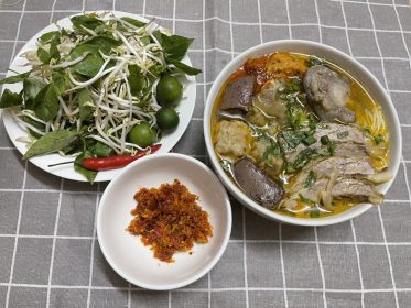 thiet-ke-bep-quan-bun-bo-hue-2